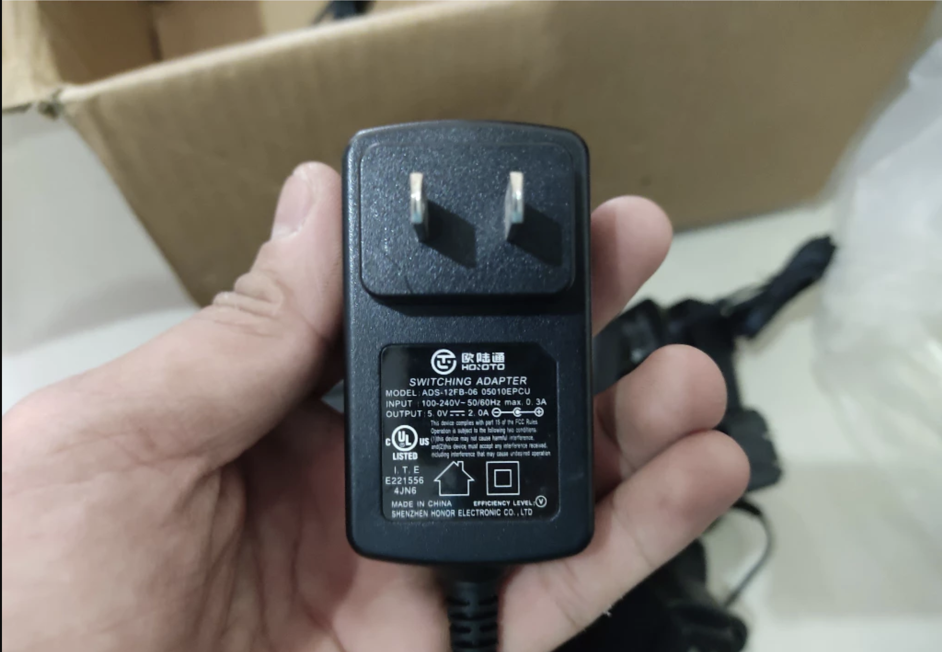 1 cái Nguồn (5V/2A), chân dẹp, đầu kim (cho set top box)