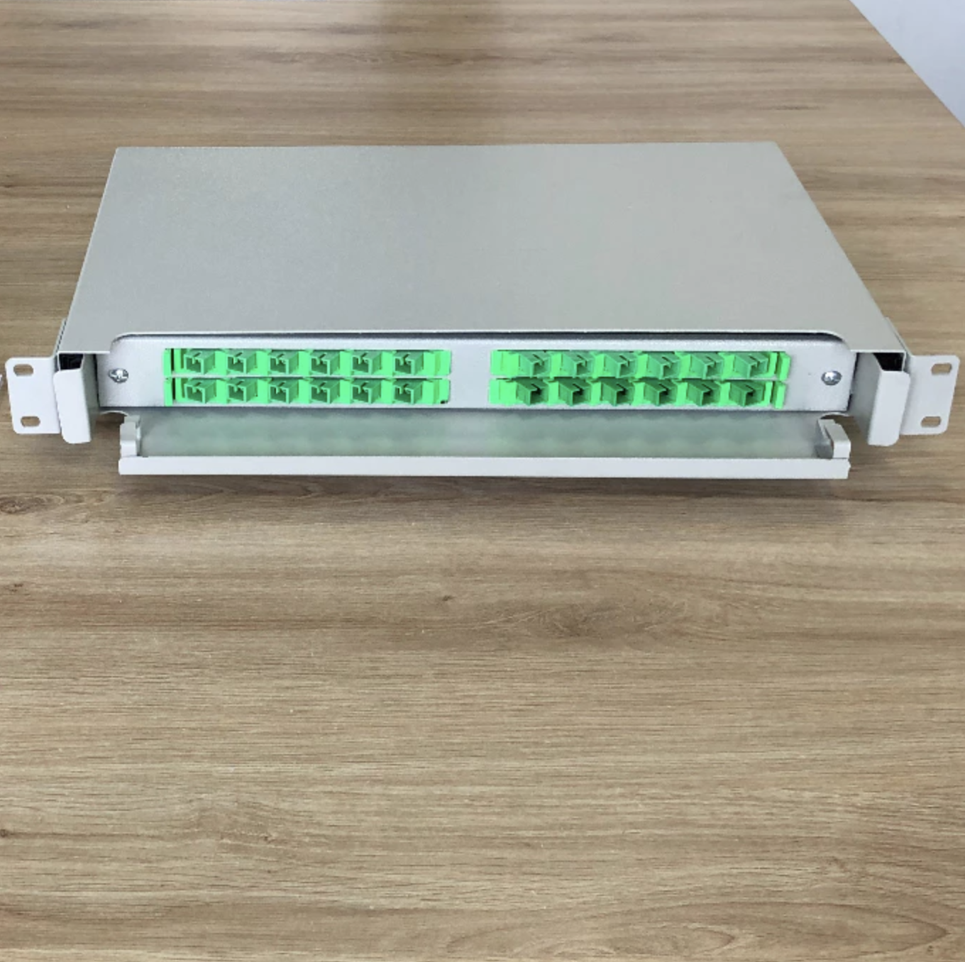 Vỏ ODF quang 24FO gắn rack, khay trượt (gồm vỏ + 1 khay hàn + ốc vít)