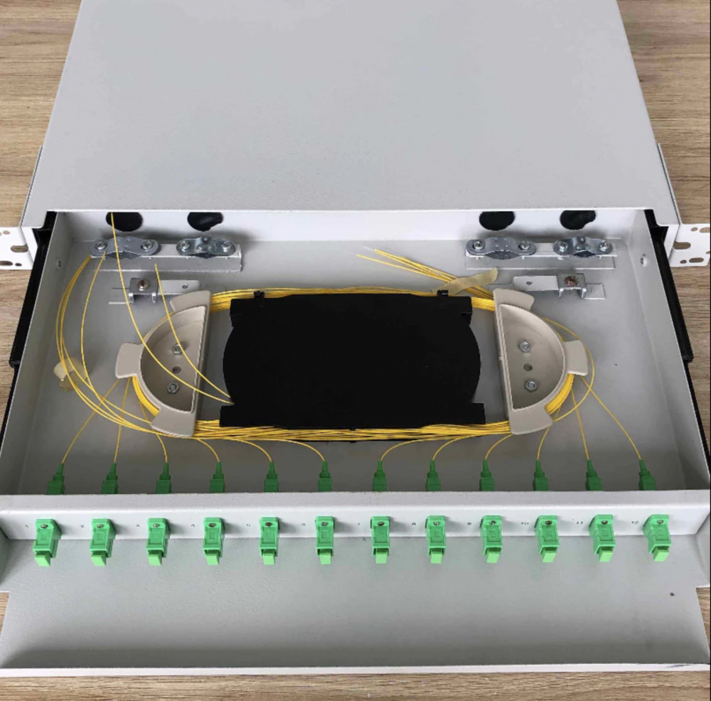 1 cái ODF quang 12FO gắn rack khay trượt SC/APC, đủ phụ kiện, dạng patch panel (12 Adapter SC/APC, 12 ống co nhiệt, khay-07-18_luYc_10.12.20