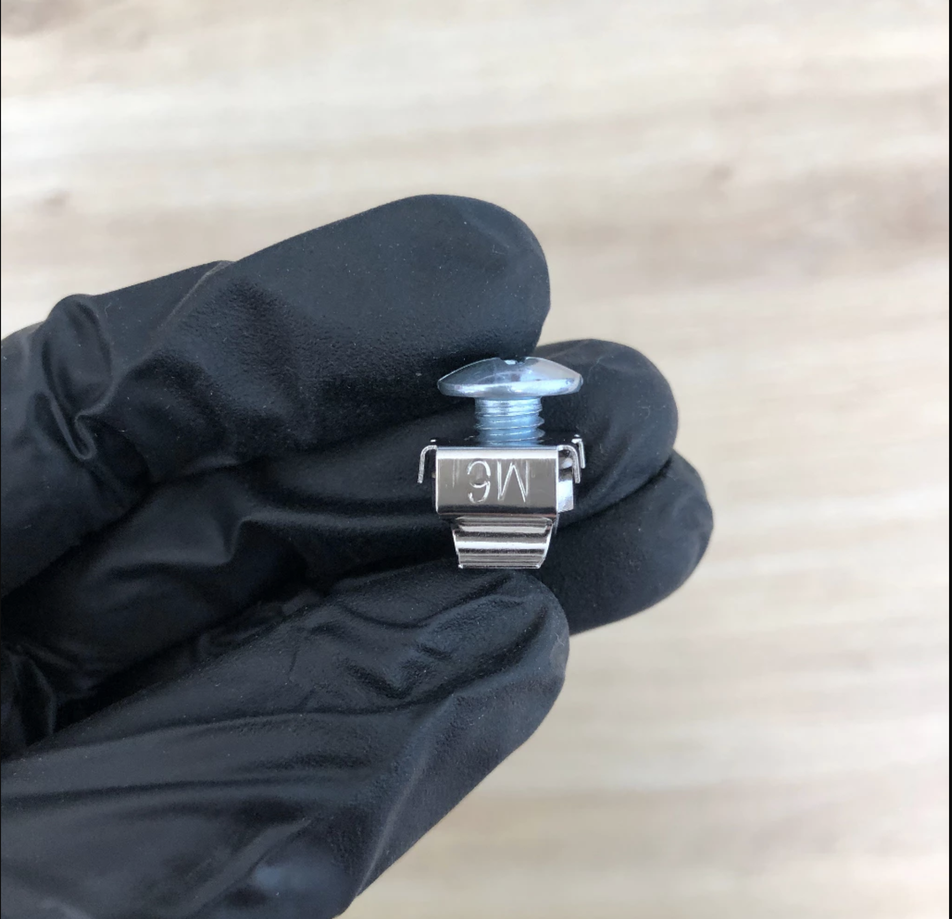 Ốc vít bắt tủ rack-07-17_luYc_16.57.12