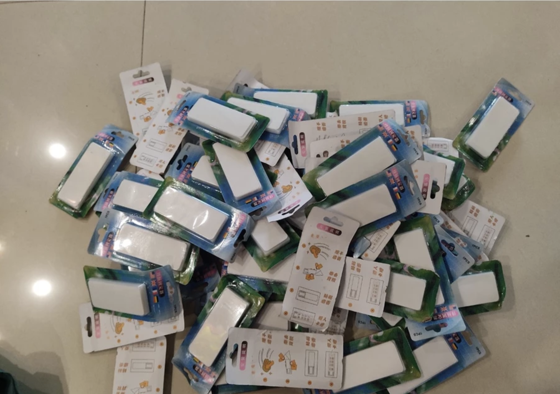 Miếng dán tường 4x10cm treo cài ổ cắm, thiết bị mạng-07-17_luYc_15.25.35